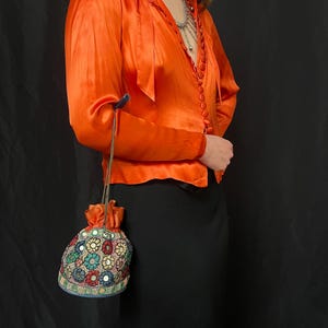 Bolso indio tradicional bordado y espejado, bolso tribal, bolso antiguo de seda bordado, bolso vintage bohemio hippie, bolso étnico coleccionable.