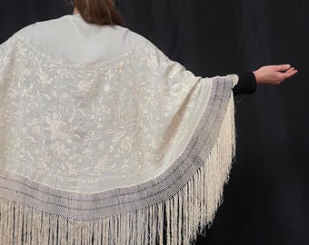 Besticktes Cape Vintage Schal Cape Creme Seide Stickerei Antiker Schal Cape Geschenk für ihre Sammler Artikel Creme Seide Cape
