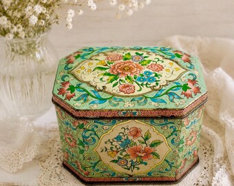 Vintage Floral Tin by DAHER Long Island, N.Y. Made in England