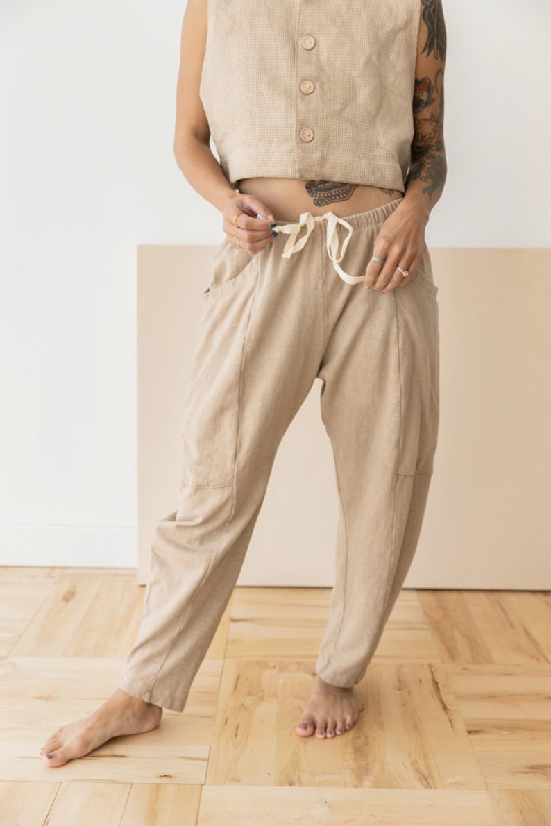 Hanf Lounge Hose, Genderlose Kleidung, Pflanzengefärbte Sweathose, Hellbraune Taschenhose Bild 2