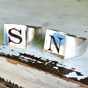 Anillo de sello unisex, anillo personalizado, anillo de iniciales, anillos de pareja, anillos grabados, conjunto de anillos, sus anillos, sus anillos y sus anillos