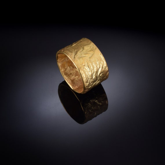 Large bande d or bague de declaration bague large texturee en or jaune bague de bande de cigare bague plaquee or bague en or 14MM Etsy France