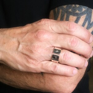Anillo de carta personalizado, anillo inicial del hombre, 925 anillos de los hombres de plata esterlina, anillo de la promesa del hombre, anillo de las parejas personalizadas, regalo del anillo de plata del marido