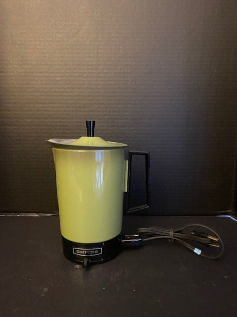 Frigidaire Retro Porcelain Electric Water Kettle with Thermometer, 1.79-Qt., Black (EKET125-BLACK)