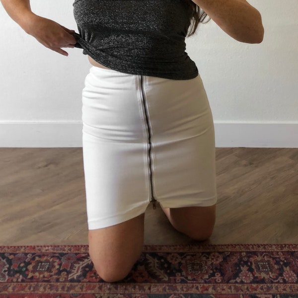 White Denim Zip Pencil Skirt | 80s vintage | size 5 small