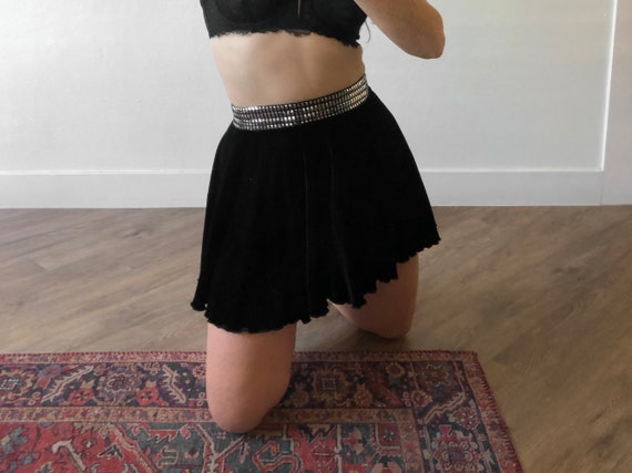 Black Velvet High Waist Mini Skirt | 90s vintage … - image 2