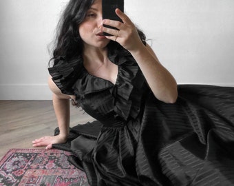 Black Ruffle Taffeta Gown | 80s vintage | size small