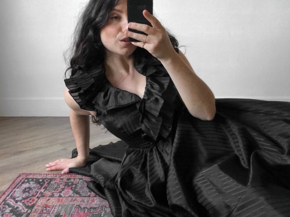 Black Ruffle Taffeta Gown | 80s vintage | size sm… - image 1