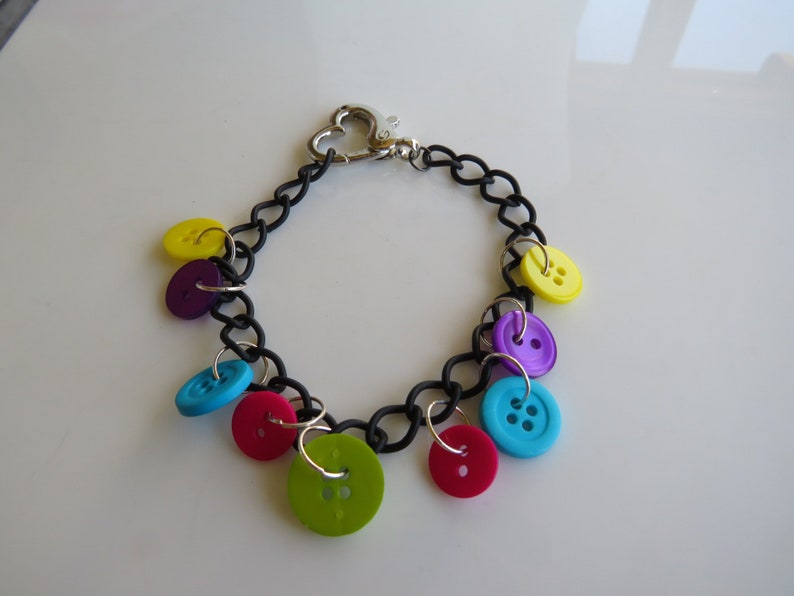 Buttoned Up bild 4