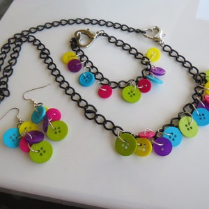 Buttoned Up bild 1