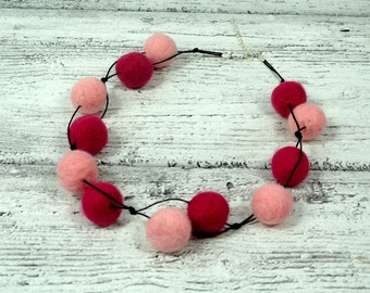 Gevilte ketting, Feltmondo, voelde ketting, voelde kralen ketting Roze halsketting, halsketting van de wol,