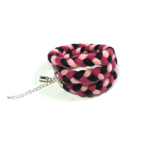 Hand felted bracelet, felt bracelet, felted bracelet, pink, black bracetet, wrap bracelet, Feltmondo image 4