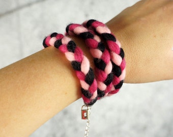 Hand felted bracelet, felt bracelet, felted bracelet, pink, black bracetet, wrap bracelet, Feltmondo