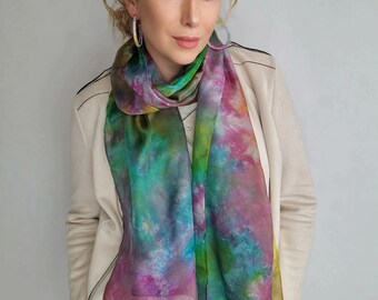 Foulard en soie coloré à la main