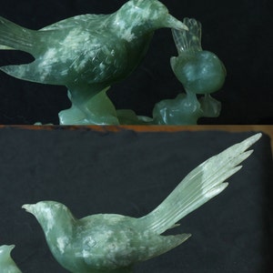 Large Vintage Chinese Export Bowenite Jade Carving of Two Birds/ Magpies VINTAGE JADE STATUE image 2