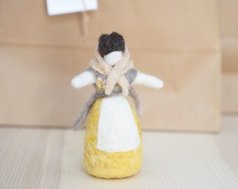 Needle-felted doll. Handmade whith wool, only natural colors and natural dye. Based on Galician tradicional costume (Spain).