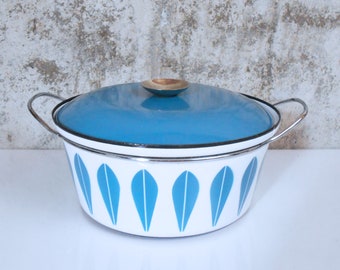 Cathrineholm, Norway 4 Quart Dutch Oven and Lid - Lotus Pattern Blue on White