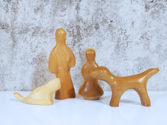 Creative Playthings 木製ミニチュア・トイ　VITARI Antonio Vitali Carved Playforms Family Figures for Creative