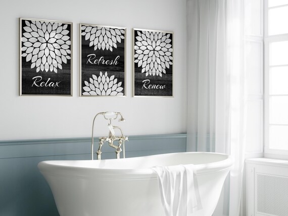 Wall Art for Black And White Bathroom: Stunning Designs to Elevate Style