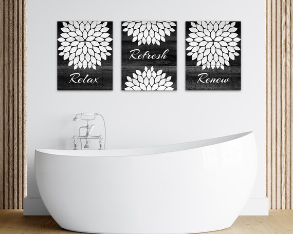 Wall Art for Black And White Bathroom: Stunning Designs to Elevate Style