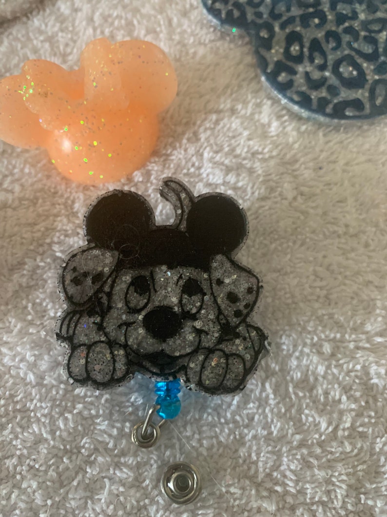 101 Dalmations Phone Grip Badge Reel