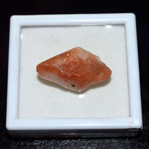 Sonnenstein 100 % Natürlicher Sonnenstein 56.00 Cts. Riesiger Sonnenstein-Rohtaschenstein, natürlicher Sonnenstein-Edelstein-Rohstein, heilender positiver Energiestein