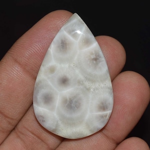 Cabochon di thomsonite naturale / Pietra preziosa a goccia da 56,25 ct / Pietra rara lucidata per gioielli / Gemma sfusa / Cabochon di cristallo curativo