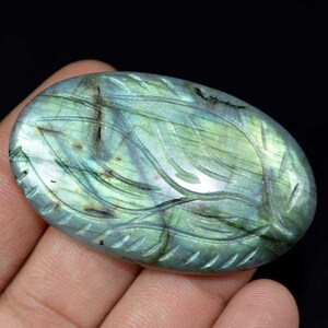 Cabochon de sculpture sur LABRADORITE, sculpture sur pierre de labradorite multi-feu en vrac pour la fabrication d'un pendentif en fil de fer, sculpture sur pierre, sculpture de pierres précieuses 124,00 cts