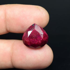 Rubis Couleur Facette 17,90 Cts. Rubis rouge africain naturel poire taillée en vrac, rubis africain naturel, bague en rubis, pendentif en rubis