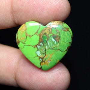 Cabochon a forma di cuore in turchese verde rame da 22,35 carati, pietra preziosa sfusa per la creazione di gioielli, turchese naturale rame Mojave, cabochon di turchese
