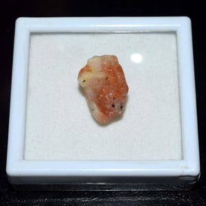 Sonnenstein, 100 % natürlicher Sonnenstein, 26.85 Cts. Sonnenstein Rohstein, Natürlicher Sonnenstein Edelsteine Rohstein, Heilstein für positive Energie