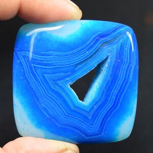 Pietra preziosa sfusa Druzy naturale a finestra, pietra preziosa sfusa Druzy naturale a finestra di colore blu, Druzy per collane con ciondolo, Druzy per la creazione di gioielli