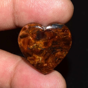 Cabochon a forma di cuore di Pietersite, splendida pietra preziosa naturale a forma di cuore di fuoco dorato, cabochon a forma di cuore di Pietersite raro da 30,00 ct.