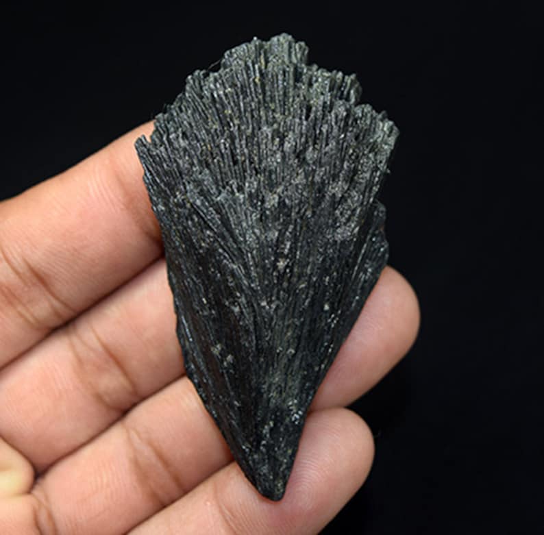 100 /% Natural Black Kyanite Rough 66*38*19 mm Fancy Mineral Gemstone 255.30 Cts