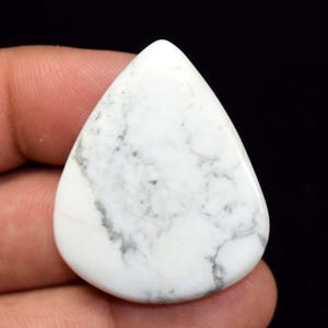 Cabochon 65,50 cts cabochon de howlite naturelle pour bijoux 39 x 32 x 6 mm