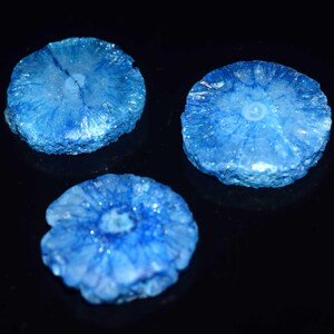 Conjunto de 3 pendientes colgantes de drusa solar, piedra preciosa drusa natural de colores.