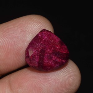 Rubino colore sfaccettato 21,65 carati. Rubino rosso africano naturale taglio a pera pietra preziosa sciolta, rubino africano naturale, anello con rubino, ciondolo con rubino