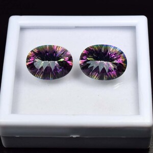 Pierre Précieuse Topaze Mystique Arc-en-Ciel 19,25 Carats Cabochon Ovale - Naturelle