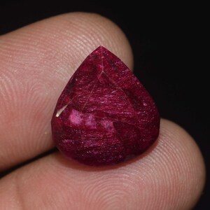 Rubino colore sfaccettato 17,05 carati. Rubino rosso africano naturale taglio a pera pietra preziosa sciolta, rubino africano naturale, anello con rubino, ciondolo con rubino