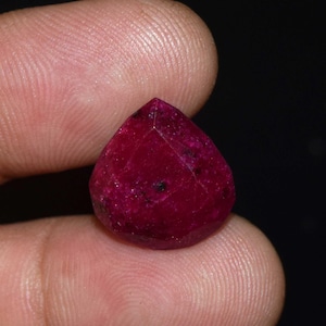 Rubino colore sfaccettato 15,00 carati. Rubino rosso africano naturale taglio a pera pietra preziosa sciolta, rubino africano naturale, anello con rubino, ciondolo con rubino