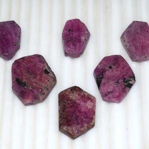Rubí africano natural en bruto, rubí de cristal en bruto, rubí de Madagascar natural en bruto, cristal curativo de rubí, joyería de rubí, rubí de roca, 6 piezas