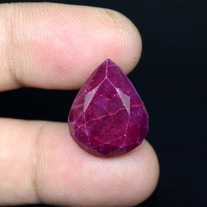 Rubino colore sfaccettato 22,85 carati. Rubino rosso africano naturale taglio a pera pietra preziosa sciolta, rubino africano naturale, anello con rubino, ciondolo con rubino