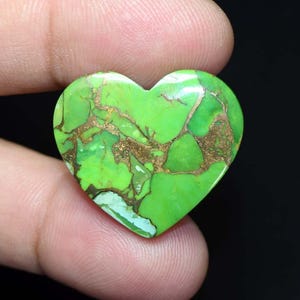 Cabochon a forma di cuore in turchese verde rame 24,15 carati, pietra preziosa sfusa per la creazione di gioielli, turchese naturale rame Mojave, cabochon di turchese
