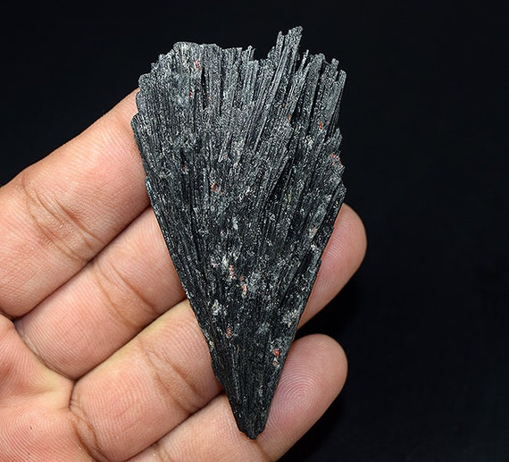 171,95 cts. 100 % naturel cyanite noir noir noir rugueux 76 * 40 * 10 mm fantaisie pierre minérale 9de350 171,95 cts. 100 % naturel cyanite noir noir noir rugueux 76 * 40 * 10 mm fantaisie pierre minérale 9de350