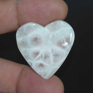 Cabujón de Thomsonita, Thomsonita Natural, Cabujón de Natrolita en Forma de Corazón, Piedra Preciosa Suelta, Tallada a Mano, Piedra Preciosa Pulida, Propiedades Protectoras