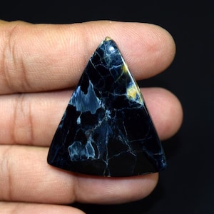Raro cabochon di pietersite blu / Pietra preziosa naturale / 52,10 carati / Forma a trilione di design / Materiale artigianale di alta qualità / Pietra per la creazione di gioielli