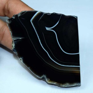 Fetta di agata nera naturale a bande da 300,00 ct / Pietra espositiva in agata lucida / Lastra di cristallo con motivo unico / Decorazione per la casa, pezzo da collezione
