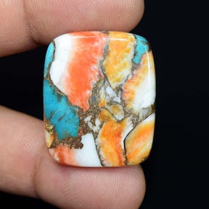 Cabochon composito di turchese ostrica spinosa a forma di cuscino da 38,85 ct / 31x26x4 mm, pietra preziosa arancione, blu e bianca per la creazione di gioielli