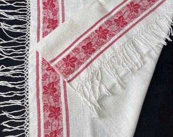 Vintage linen damask towel with red vine patterns and fringes. Around 1920's