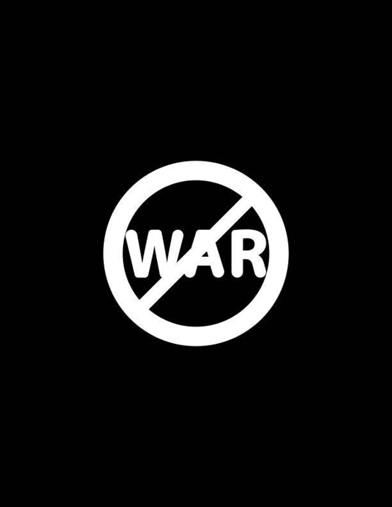 Puede incluir: Un c&iacute;rculo blanco con una l&iacute;nea diagonal que lo atraviesa. La palabra "WAR" est&aacute; dentro del c&iacute;rculo.